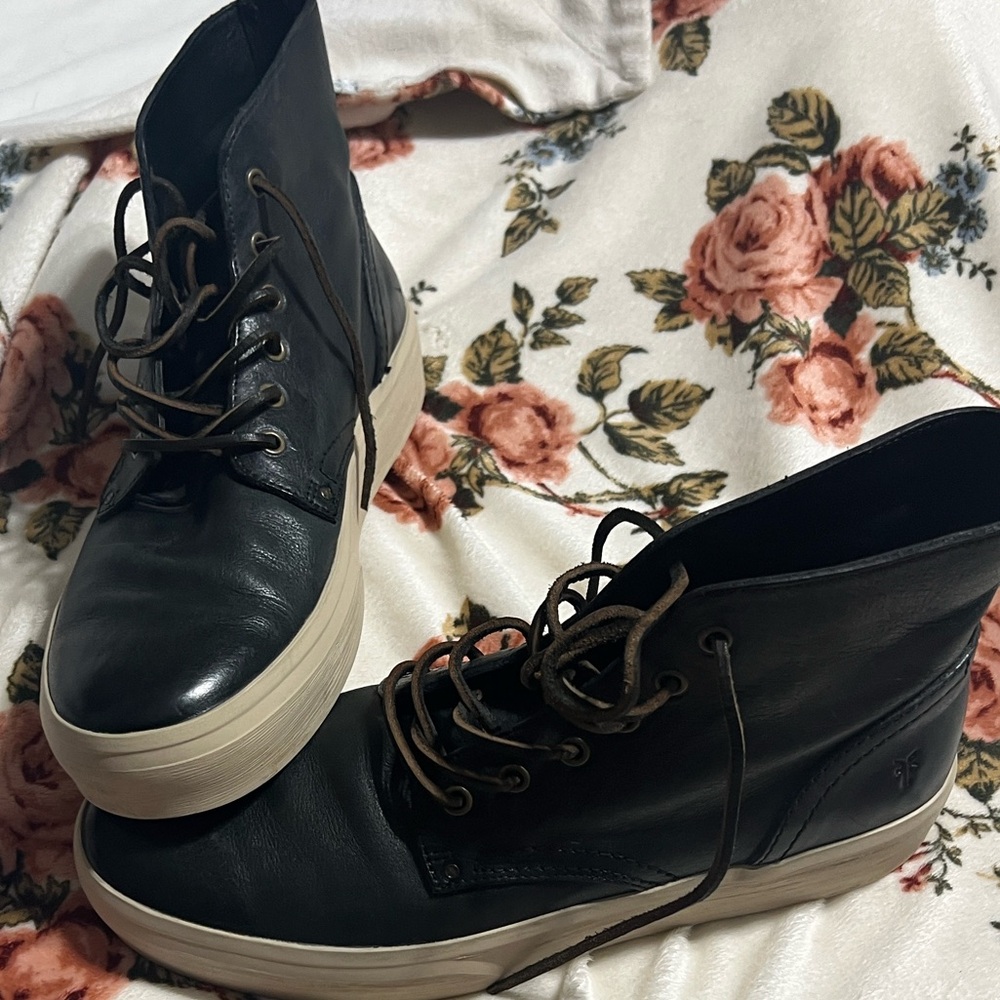 Frye Black and Cream Men's Shoes